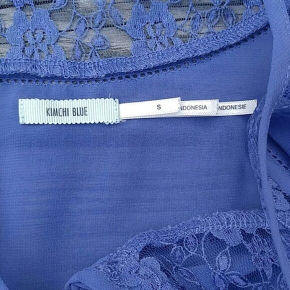 Urban Outfitters Kimchi Blue Blue Lace Crop Top Shirt Small - Picture 8 of 8
